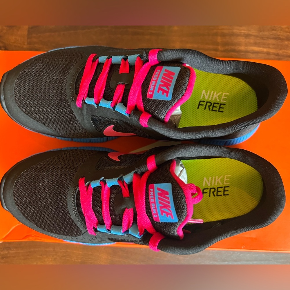 Nike Free Run Black and Pink Sneakers 7